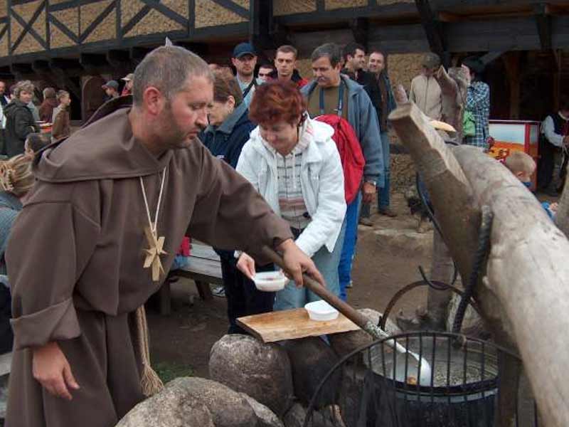 aktualność - Zamkowe Biesiady z Mnichem Kurczakiem